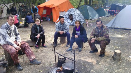 У костра после марш-броска